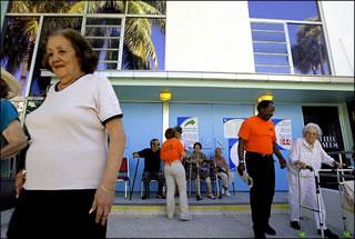 Fotografía de votantes en Miami Beach, realizada por Alex Quesada